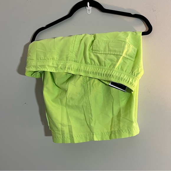 Club Room Men's Solid Quick Dry 9 Board  Green Shorts - Picture 3 of 5